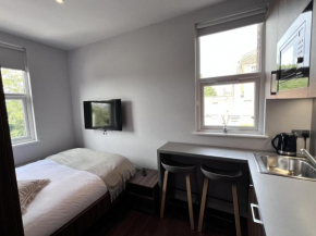 London Studio Retreat - Colney Hatch Lane